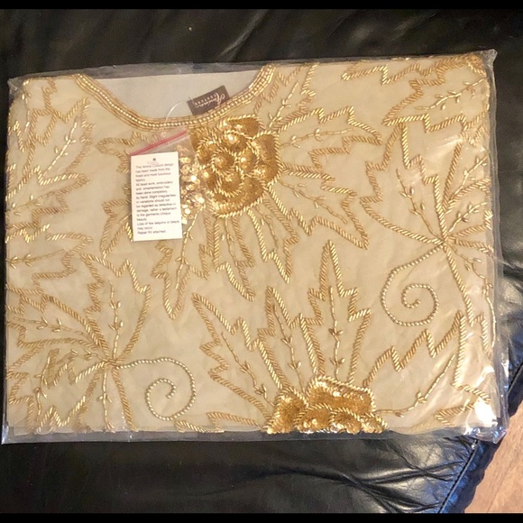 Sheer sequined shoulder throw - Picture 8 of 13